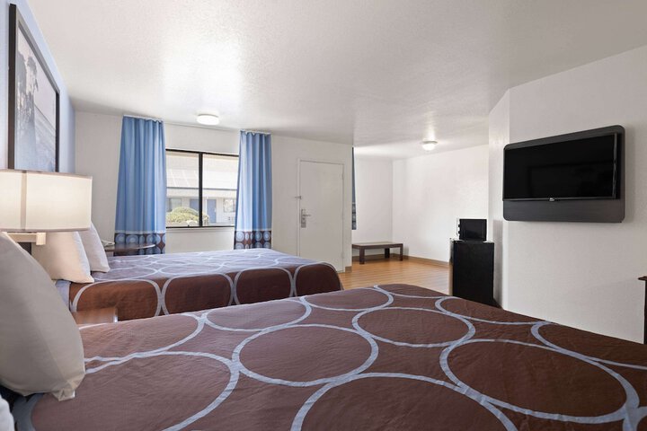 Room 25 of 35