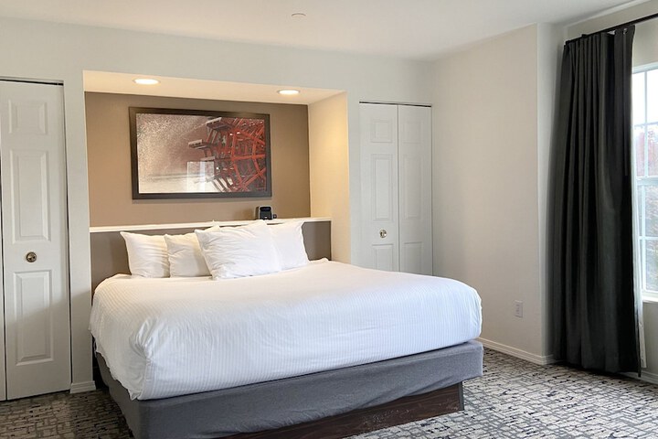 Room 10 of 18