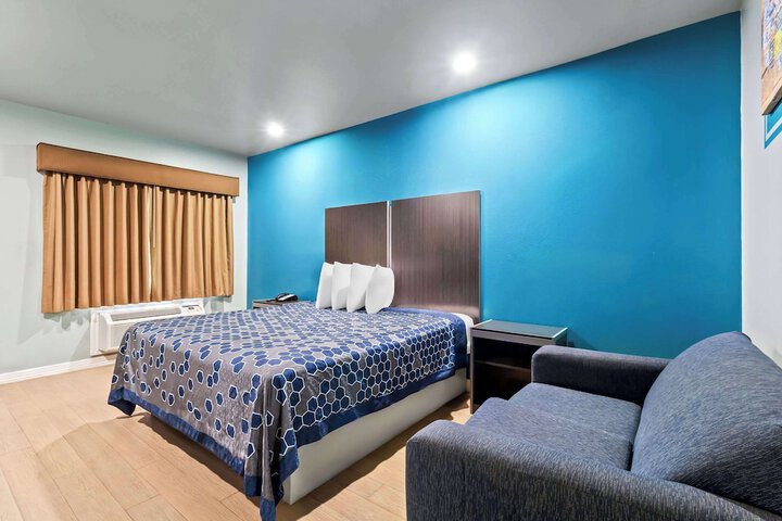 Econo Lodge Inn & Suites Channelview - Houston East