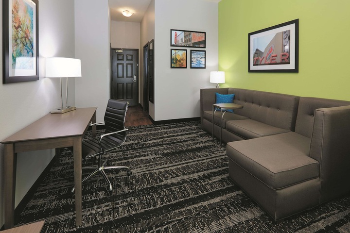 Room 28 of 41