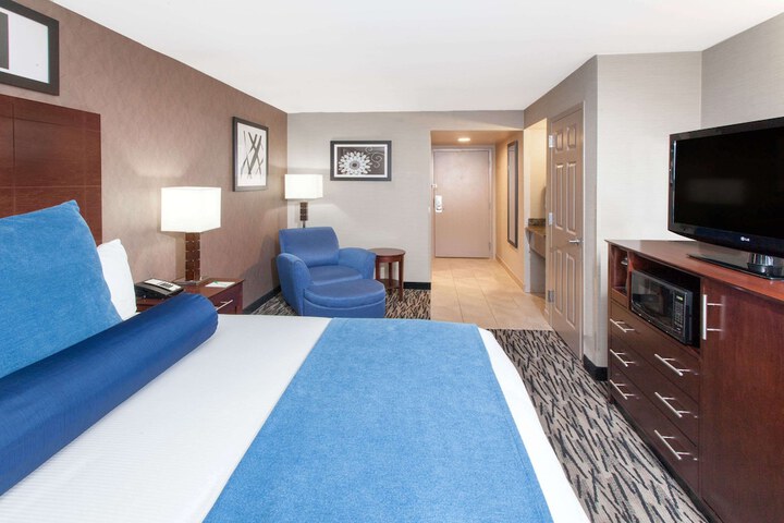Wyndham Garden Elk Grove Village / OHare