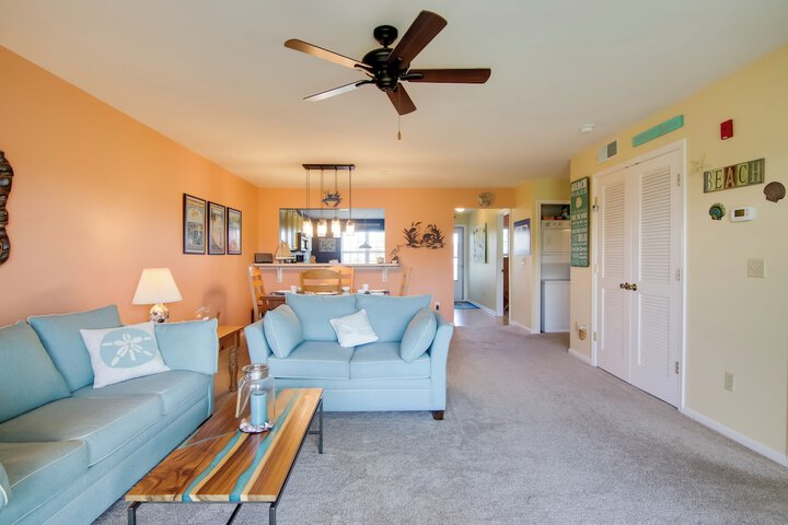 Pool & Bay Access: Serene Ocean View Oasis