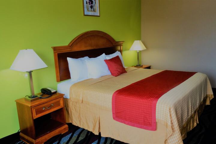 Room 13 of 37
