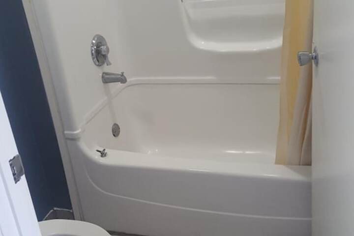 Room 5 of 16