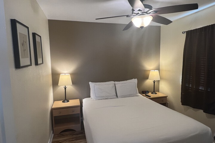 Room 130 of 173