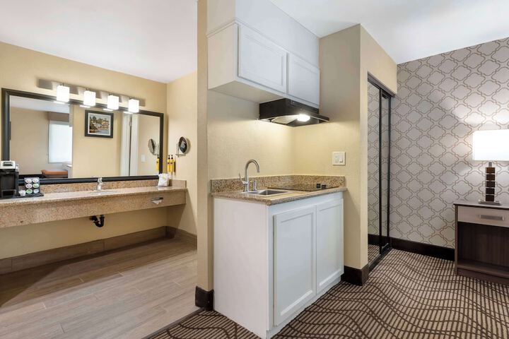 Best Western Plus Heritage Inn