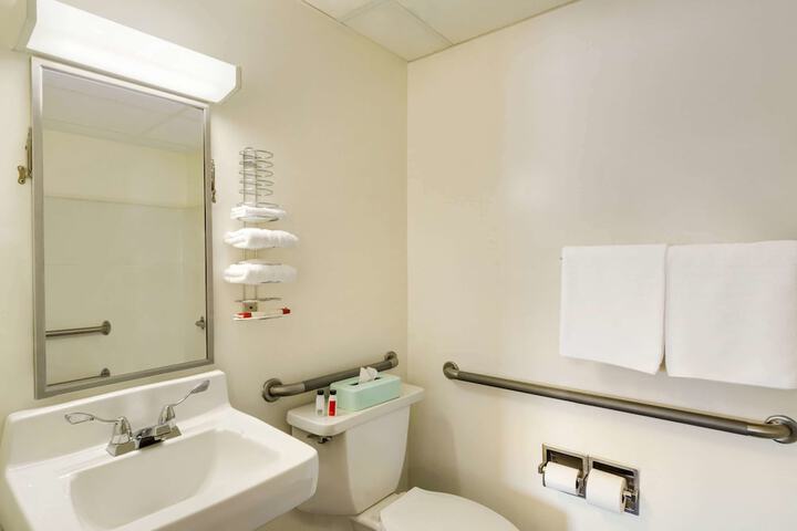 Room 10 of 38