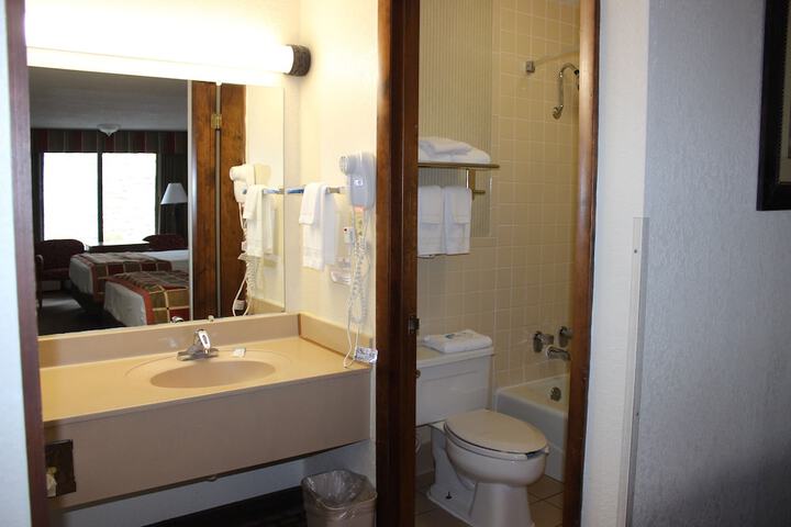 Room 27 of 40