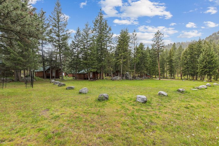 Lost Horse Lodge