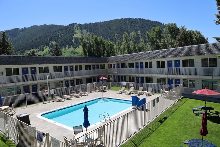 Pool 11 of 49