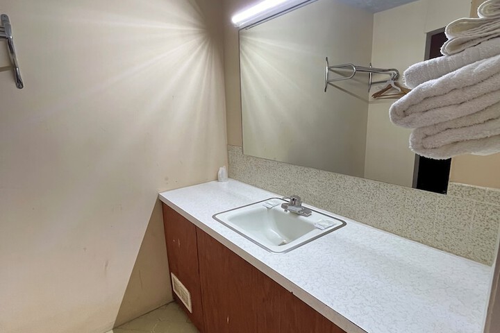 Room 6 of 10