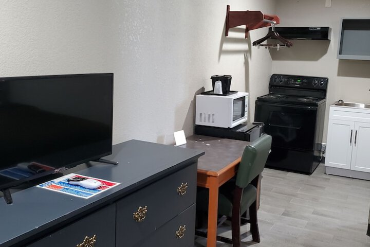 Room 12 of 27