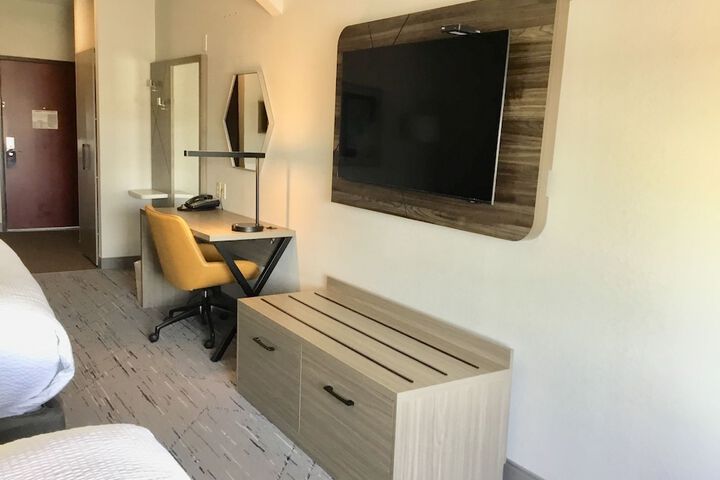 Room 13 of 30