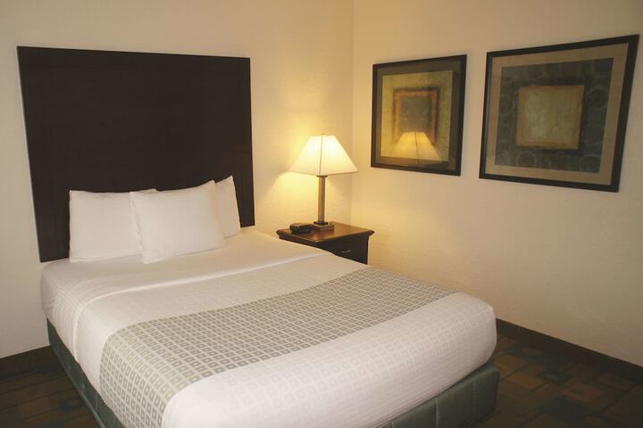 La Quinta Inn & Suites by Wyndham Boston Somerville