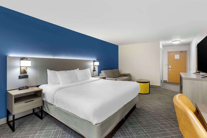 Room 11 of 34