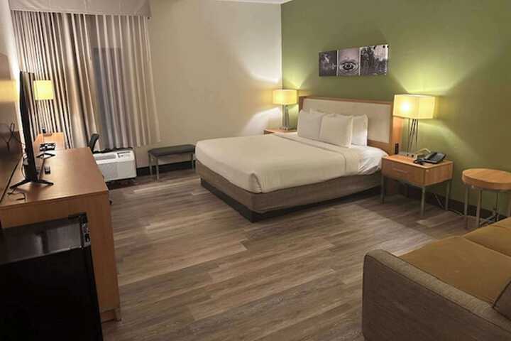 Room 17 of 47