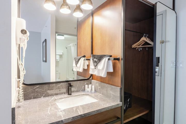 Ramada by Wyndham Surrey / Langley