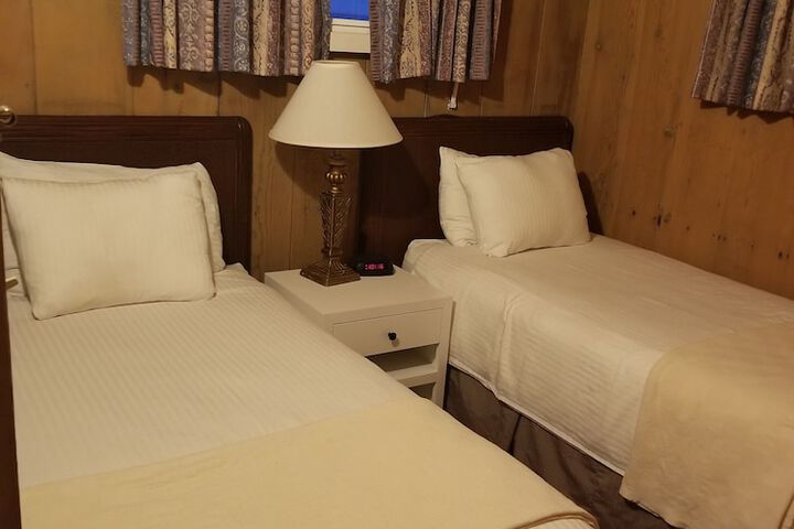 Room 160 of 229