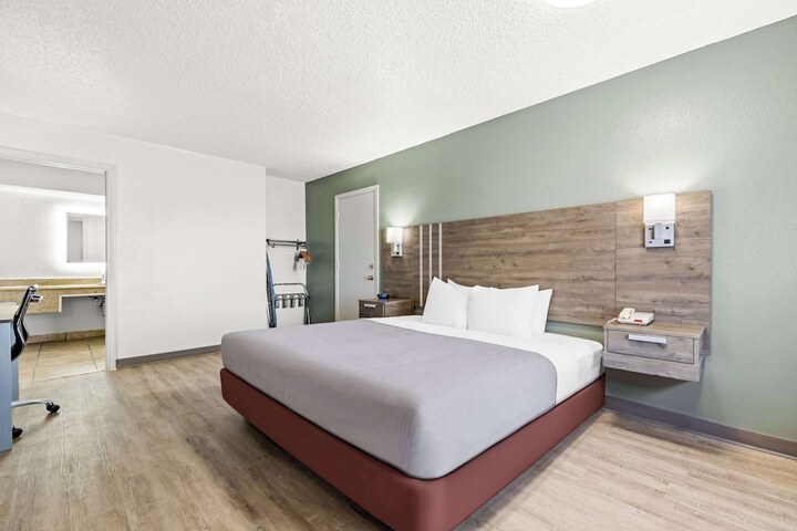 Quality Inn Plainview