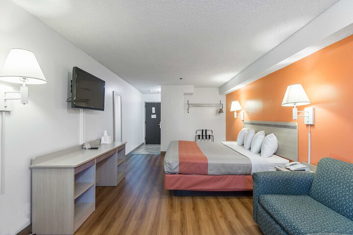 Room 17 of 23