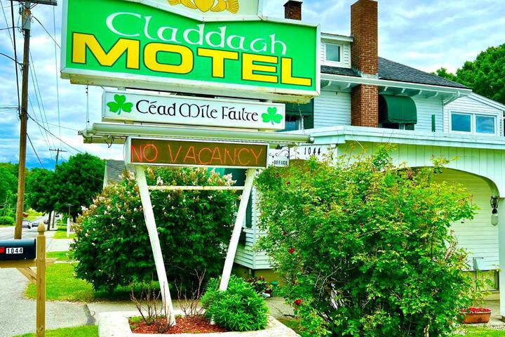 Claddagh Motel & Suites