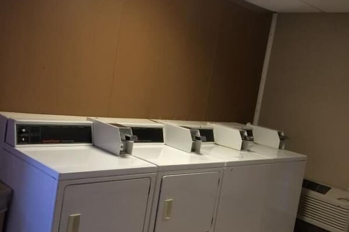 Room 5 of 8