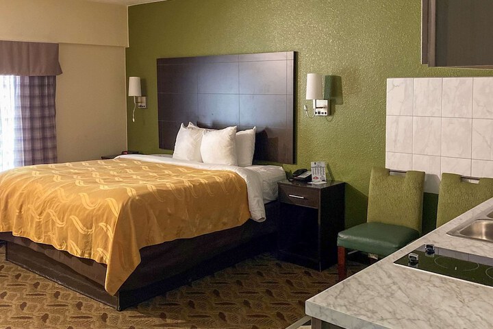 Room 21 of 40