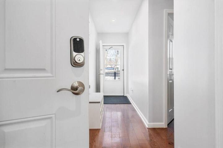 Modern 3 Bed Apt Parking W D