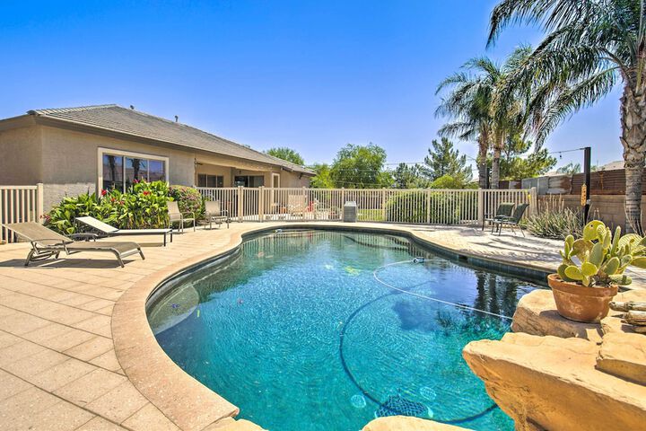 Pool Table Yard & Grill: Luxe Queen Creek Escape