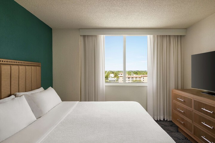 Room 32 of 90
