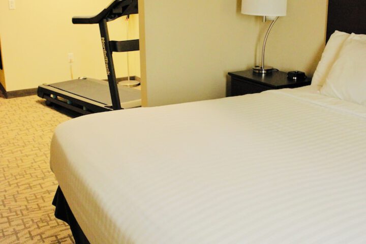 Cobblestone Hotel & Suites – Devils Lake