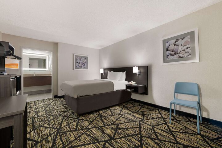 Room 11 of 30