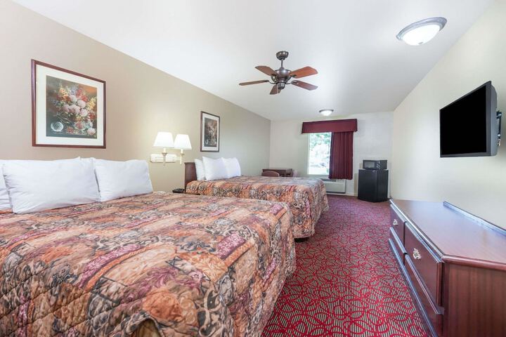 Room 6 of 15