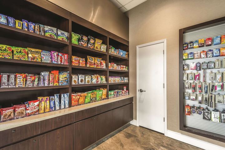 La Quinta Inn & Suites by Wyndham Cincinnati Sharonville