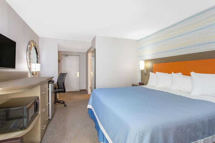 Room 17 of 26