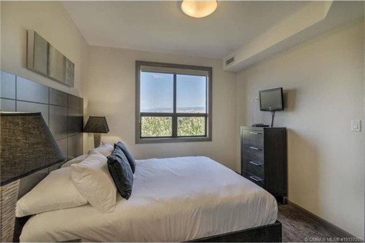 Room 4 of 16