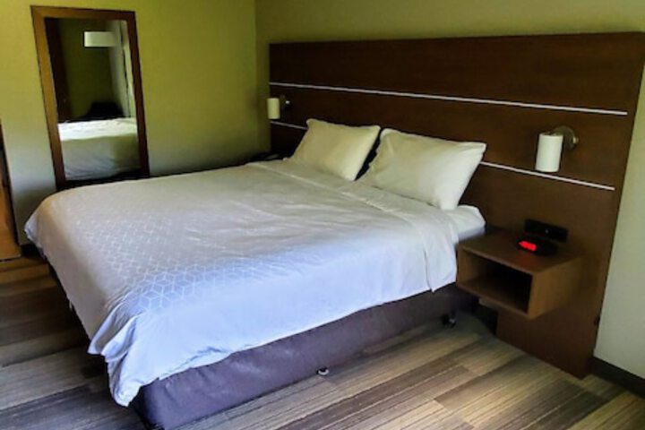 Room 43 of 62