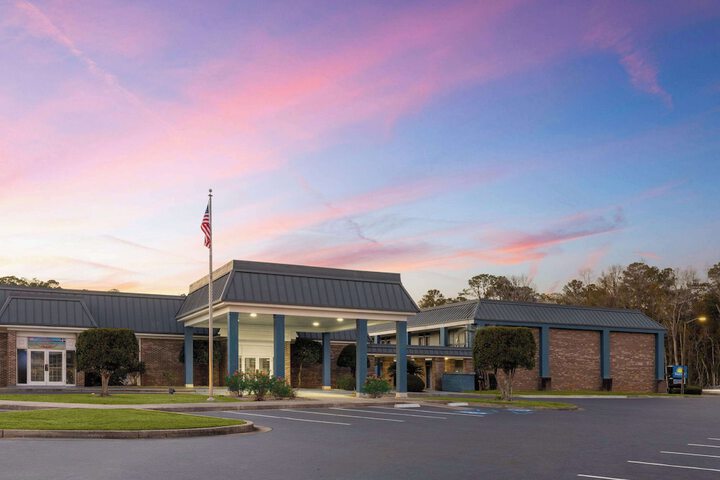 Days Inn by Wyndham Hinesville Near Fort Stewart