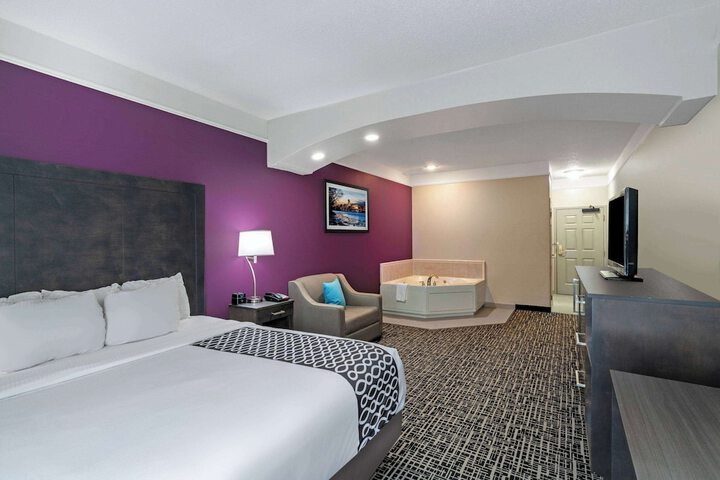 Room 20 of 33