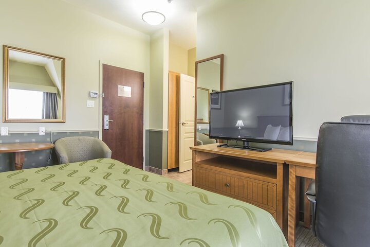Room 12 of 68