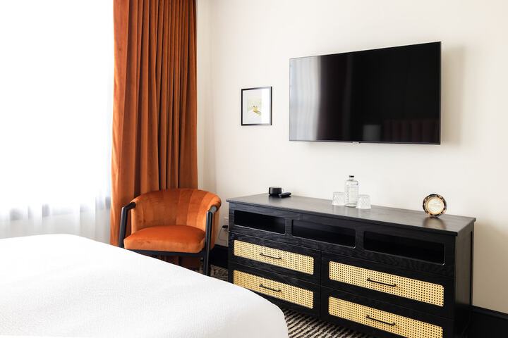 Room 49 of 76