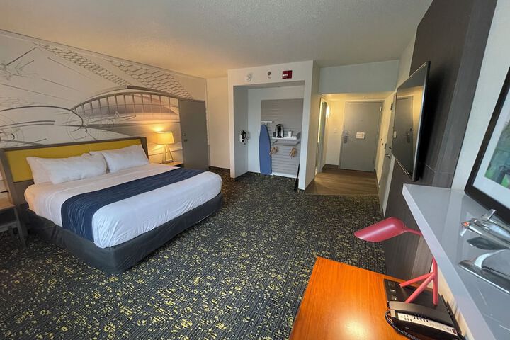 Room 5 of 8