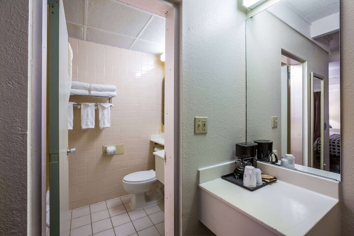 Room 13 of 25