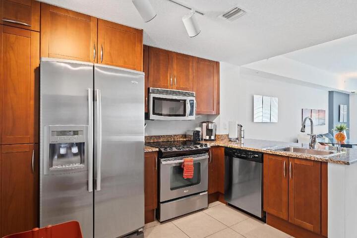 Luxury Near the Beach! Beach pass included!