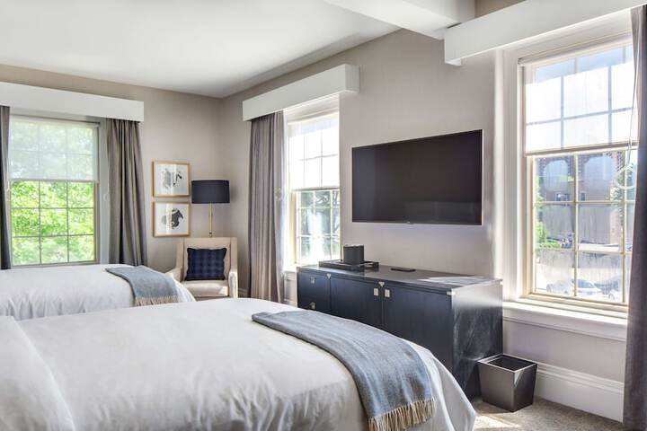 The Sire Hotel Lexington Tapestry Collection by Hilton