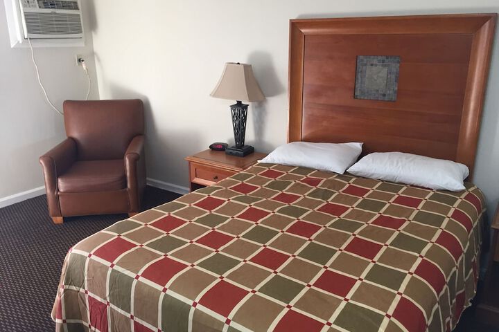 Room 10 of 14