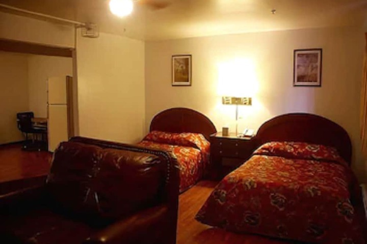Room 27 of 32