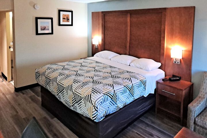 Room 27 of 40