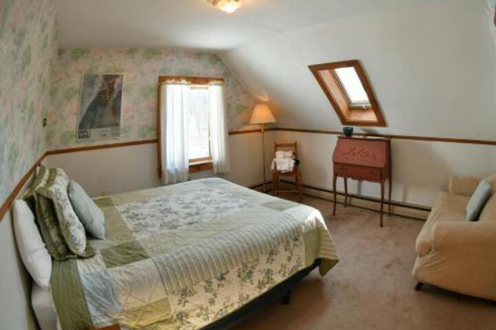 Hawk Mountain Lodge