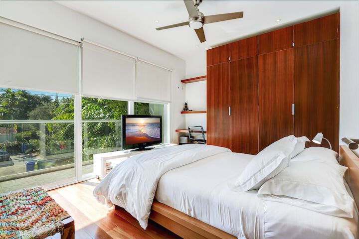 Room 5 of 8